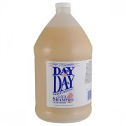 Шампунь Chris Christensen Day to Day для собак та котів для догляду за шерстю 3.8 л